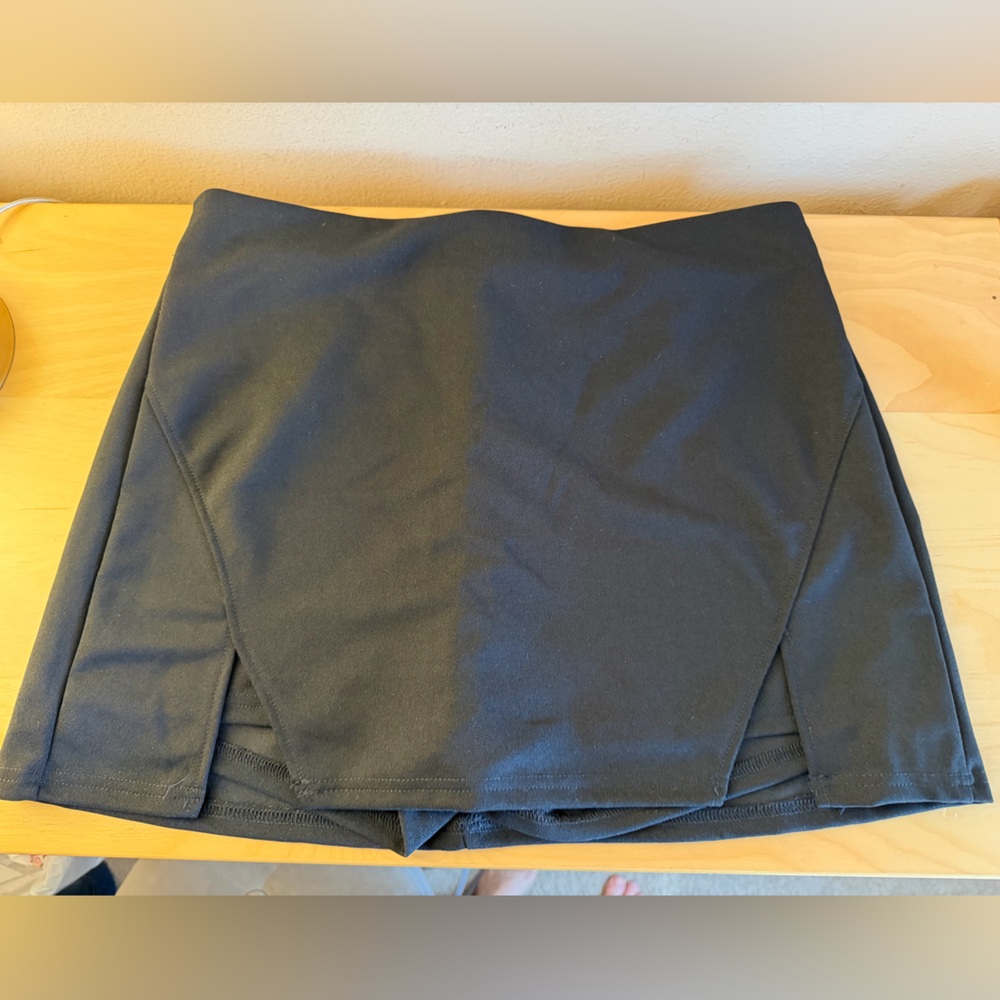 Black Skort